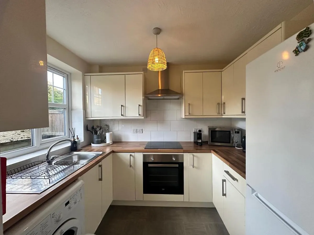 3 Bedroom House 2 Stops From London Bridge