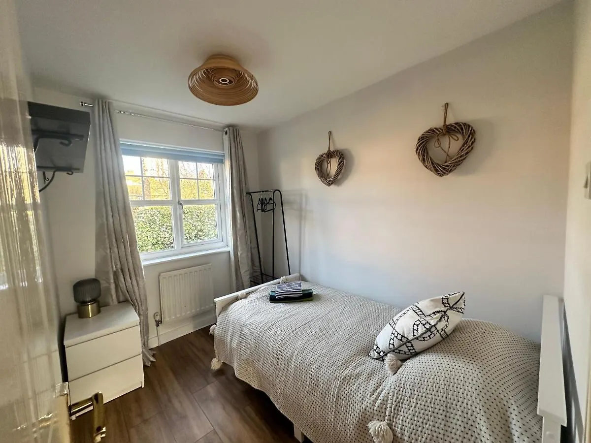 3 Bedroom House 2 Stops From London Bridge