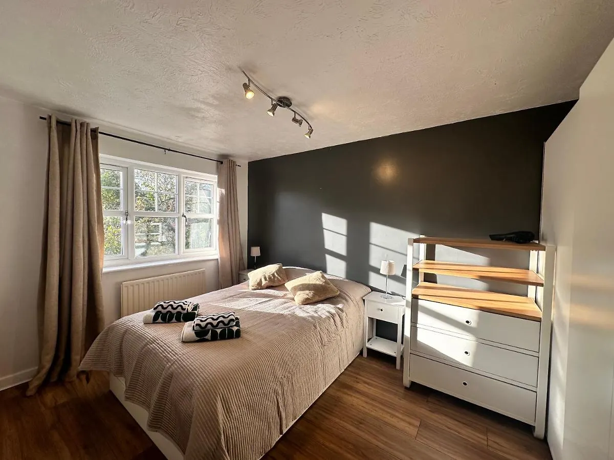 3 Bedroom House 2 Stops From London Bridge United Kingdom