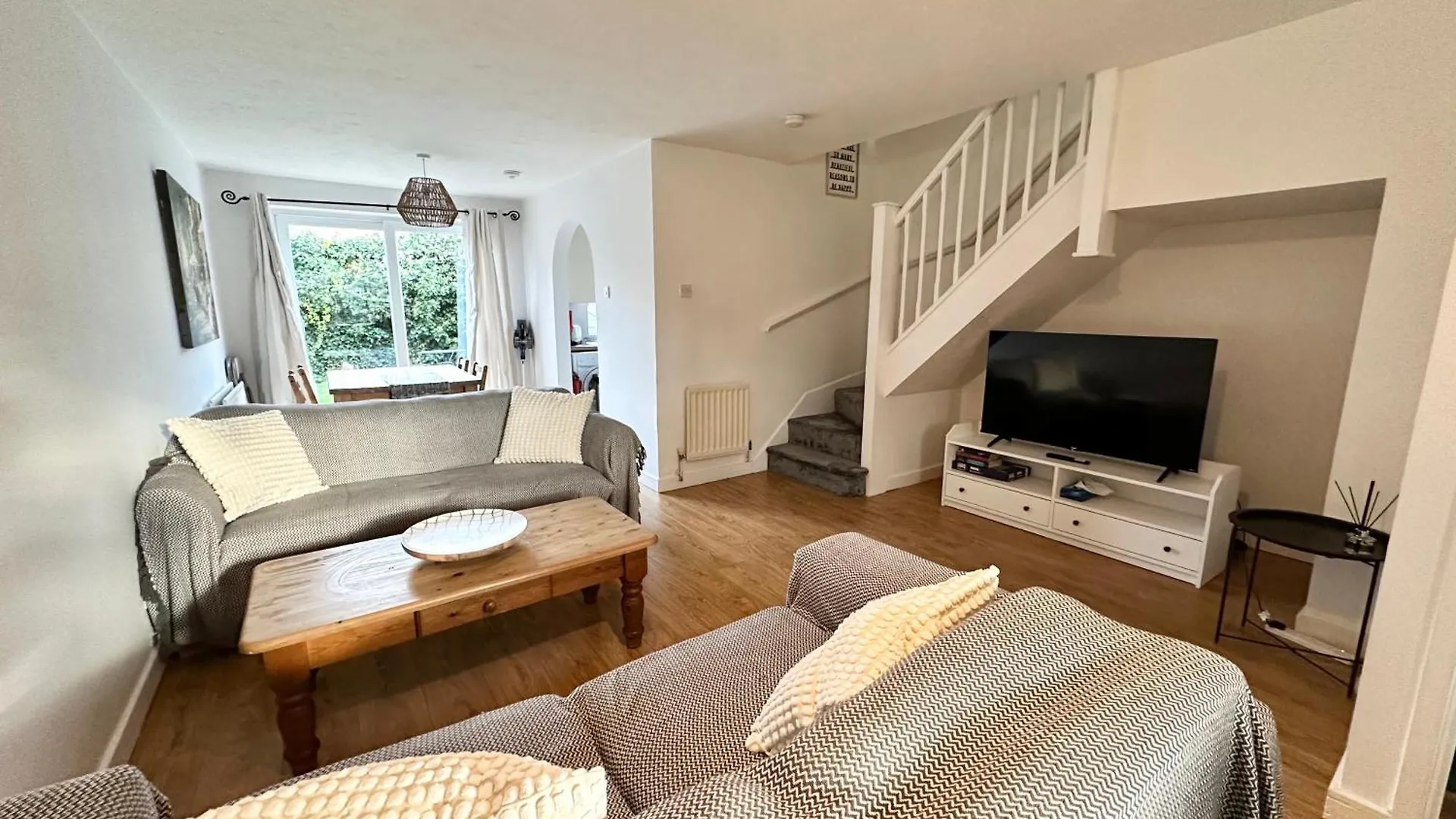 3 Bedroom House 2 Stops From London Bridge 0*,